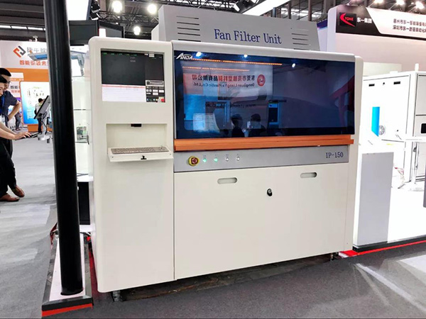 实时报道】聚焦28圈中国｜3D曲面玻璃展