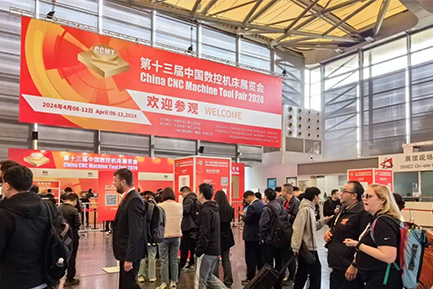 28圈中国智能数控机床推出五轴高速加工中心-AMU260